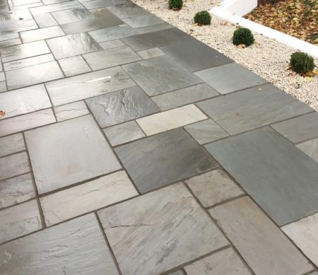 NATURAL SANDSTONE PATIO PACK 15.3m2 SILVER/GREY - BRADSTONE